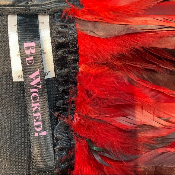 Charming Red/Black Rooster Feathers Mini Skirt with Black Belt Small-Medium - Picture 6 of 7
